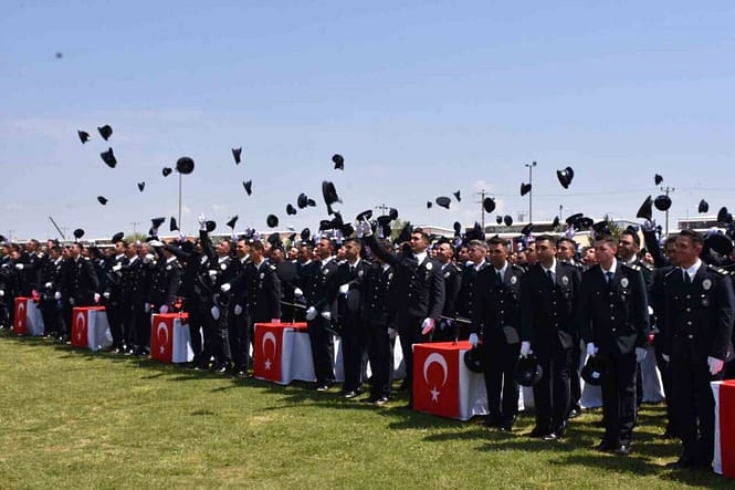 afyonkarahisar-pomemde-32-donem-mezuniyet-heyecani_ffe0a743c063