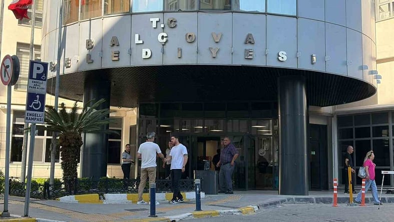 izmirde-seferihisar-belediyesine-3uncu-dalga-operasyonu_474619110410