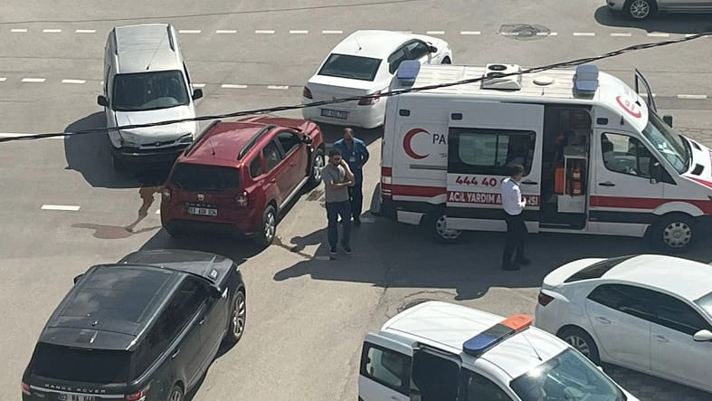Ambulans kaza Devlet Hastanesi