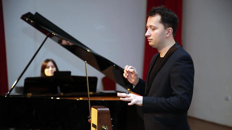Rus müzisyen